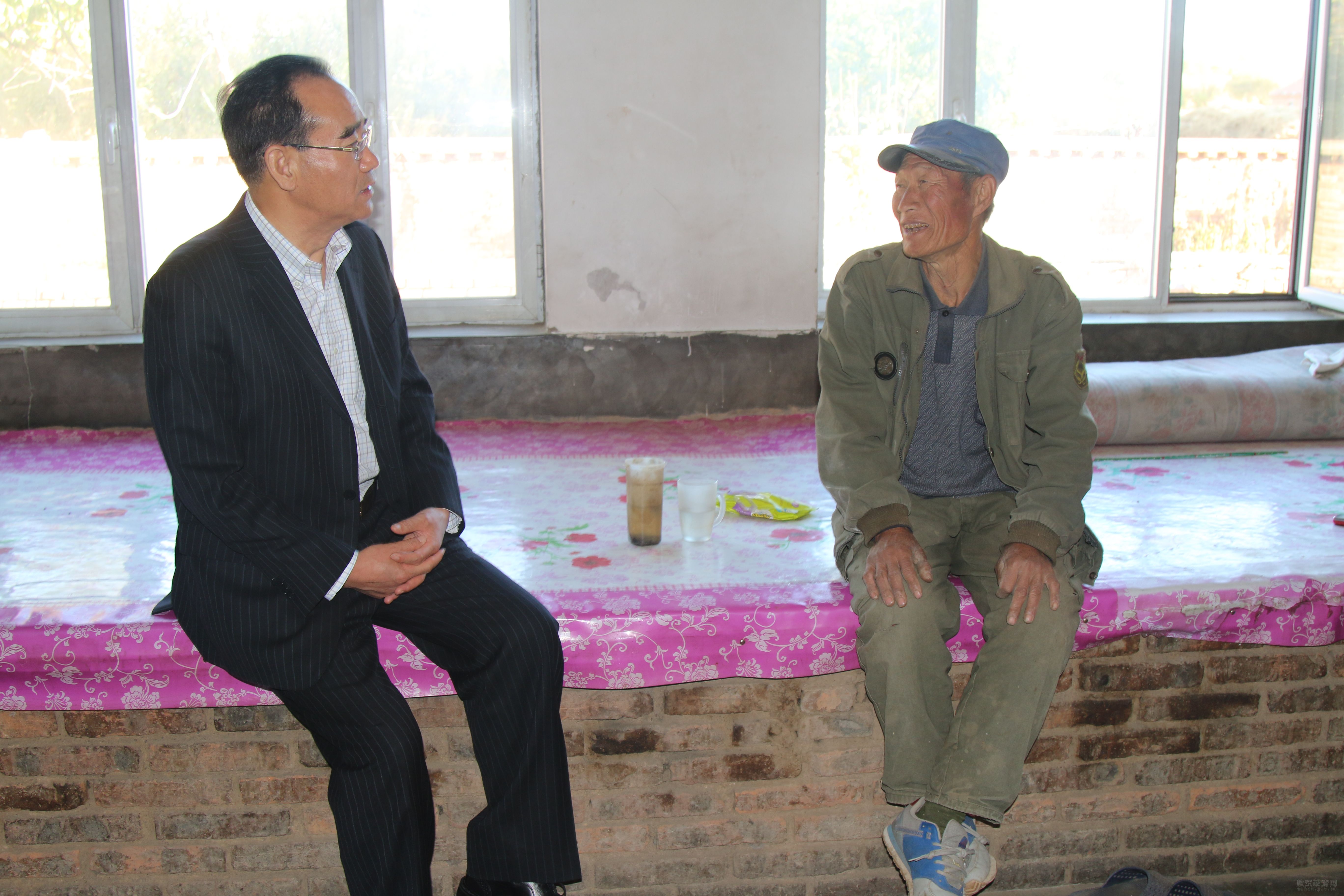 邱文博看望慰问贫困户